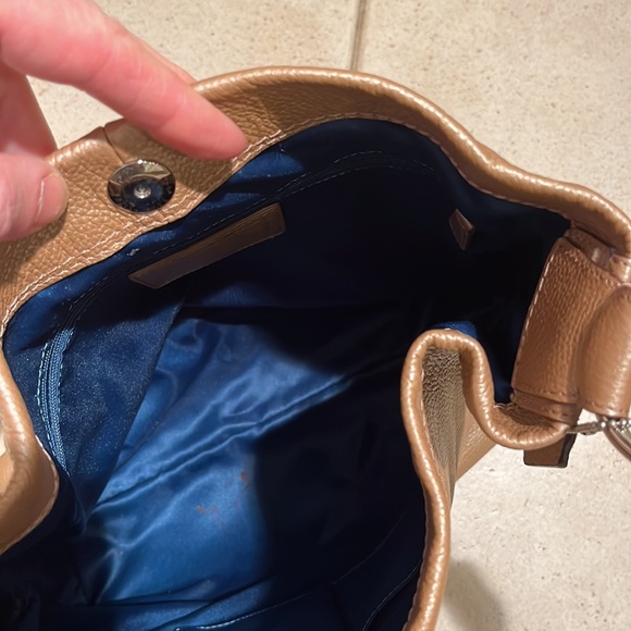 Coach Pearlized Tan leather bag with beautiful hardware - Picture 4 of 13